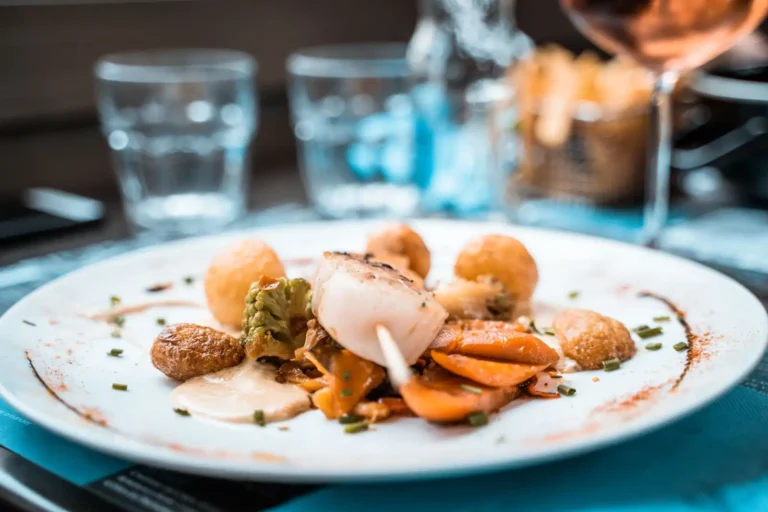 Café des Ministères : le bistrot parisien qui régale en col ouvert