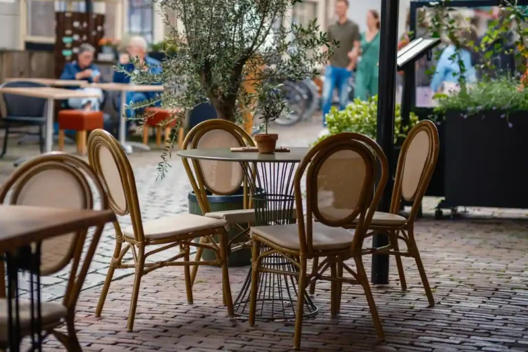 Café du marché : le bistrot de quartier et son plus célèbre exemple