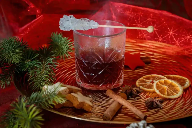 Cocktails de Noël : composer une carte simple pour le réveillon