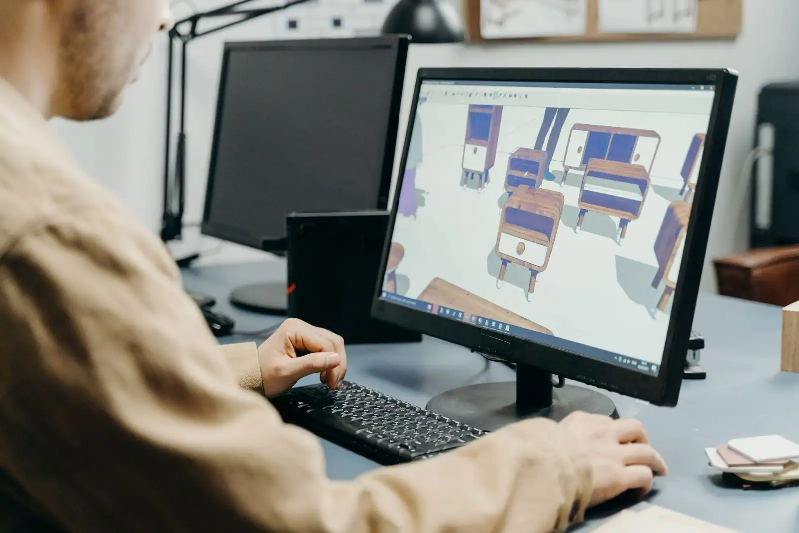 Écran d'ordinateur affichant un logiciel de modélisation 3D dans un espace de travail numérique.
