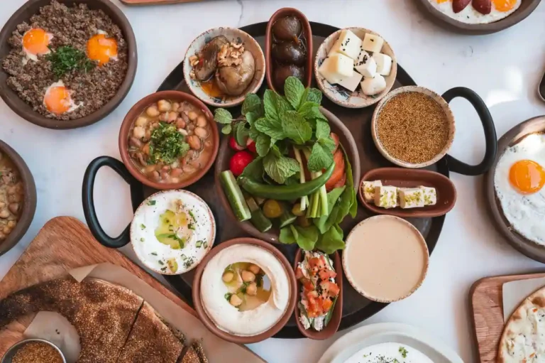 Le mezze de Beyrouth : comprendre et composer la table libanaise du partage